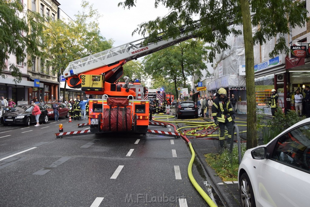 Feuer 2 Koeln Nippes Neusserstr P180.JPG - Miklos Laubert